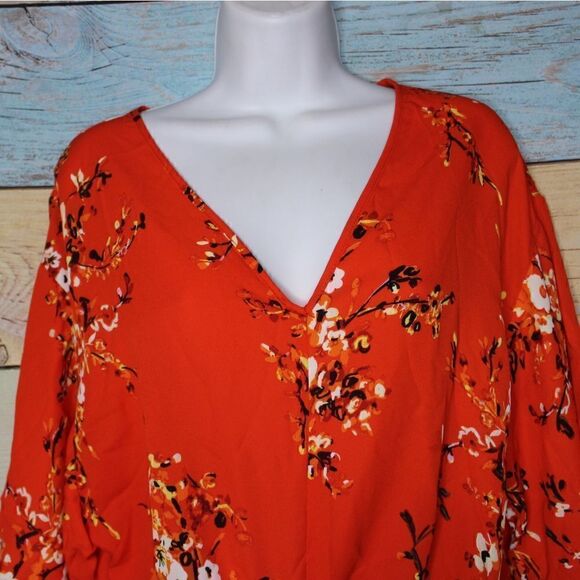 Women's Loose Fit V Neck Floral Top Medium - Picture 5 of 5